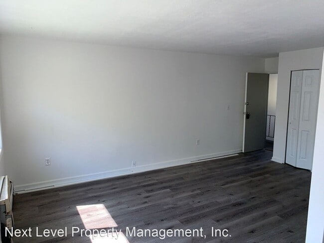 Building Photo - 1 br, 1 bath House - 303 Barclay Manor
