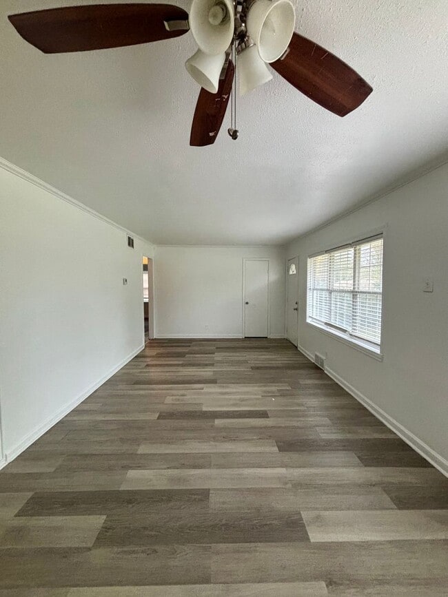 Building Photo - Nice 3 bedroom Home!