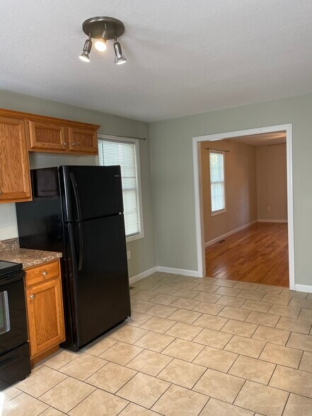 Refrigerator - 2020 Palmer Rd