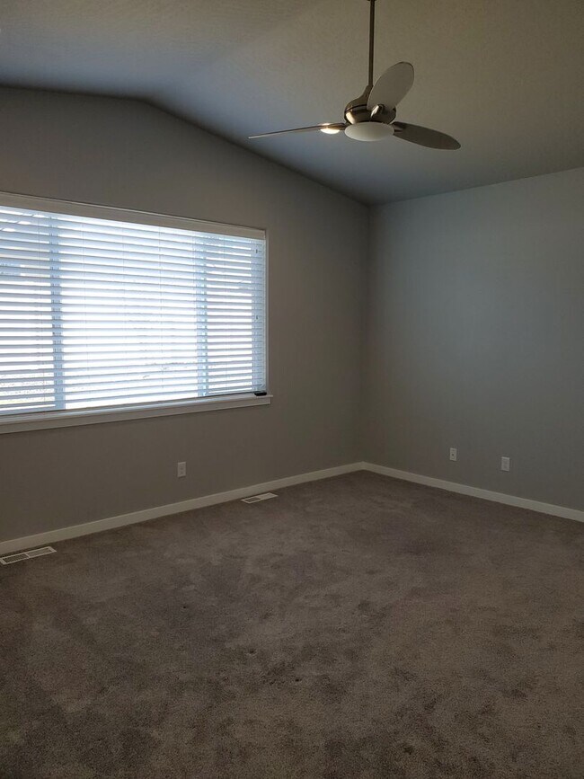 Building Photo - Immaculate Custom 3 bdrm Home for rent in the Montrose developement!