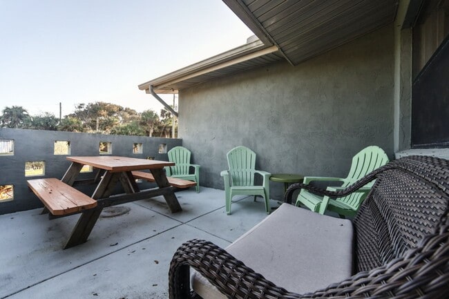 Building Photo - Vacation Rental Amazing Pet Friendly 3 Bed House with a Heated Pool