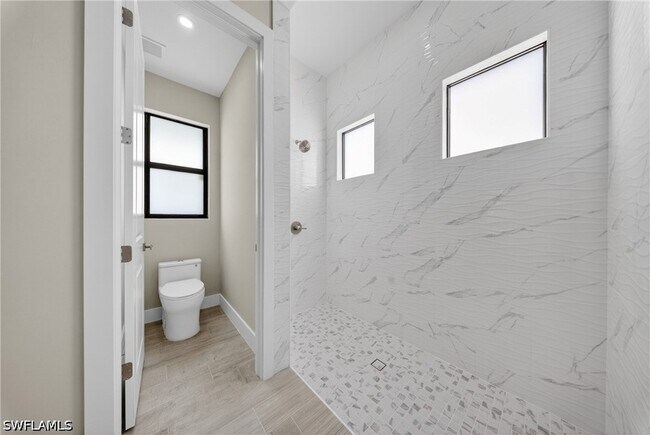 Building Photo - 1206 Moore Ave