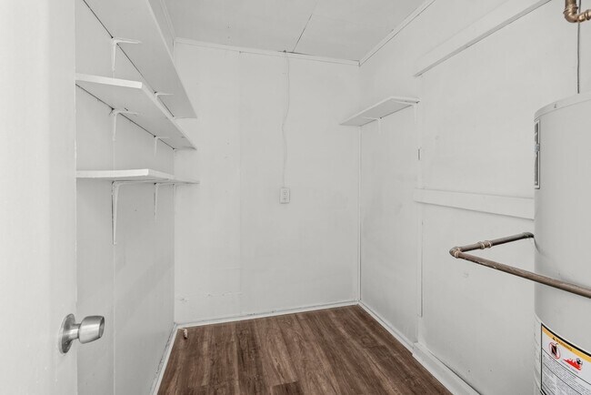 Building Photo - Beautiful 3 Bedroom 2 Bathroom