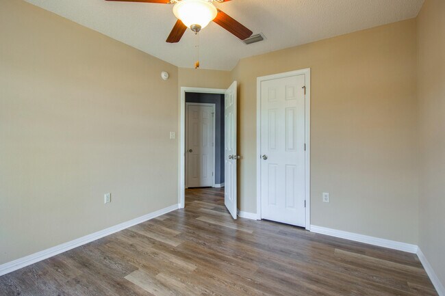 Building Photo - 4724 Whitewater Ln
