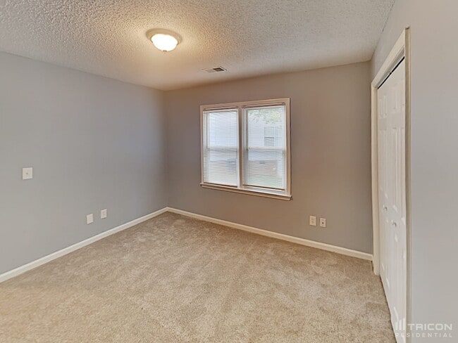 Building Photo - 133 Riverwalk Ct