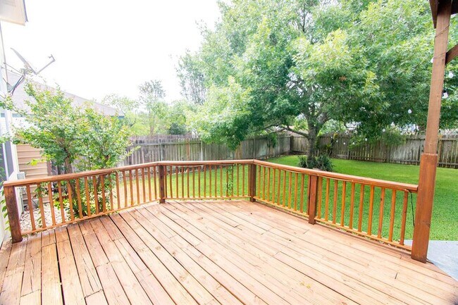 Building Photo - 1515 Thibodeaux Dr