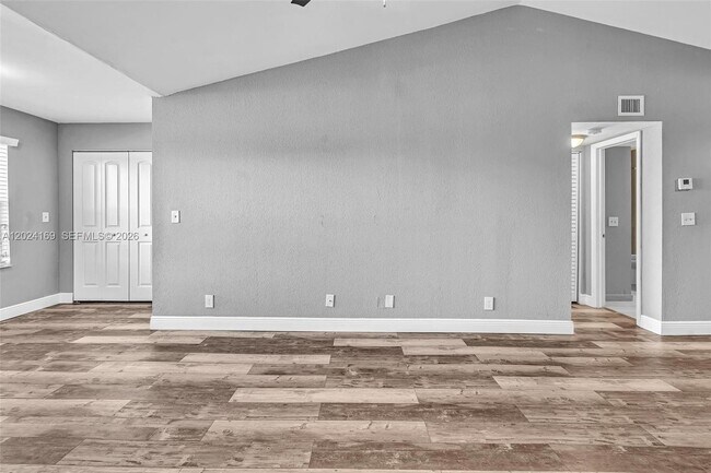 Building Photo - 3300 Pinewalk Dr N