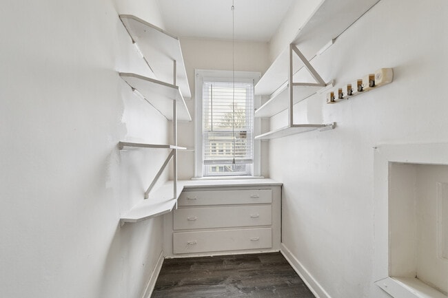 Building Photo - 10226 S Charles St