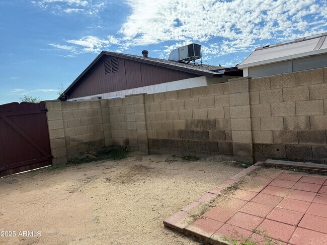 Building Photo - 5110 W Wood Dr
