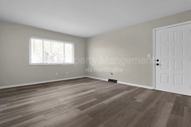 Building Photo - 711 S Chesterfield Rd