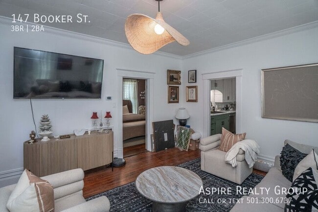 Building Photo - 147 S Booker St