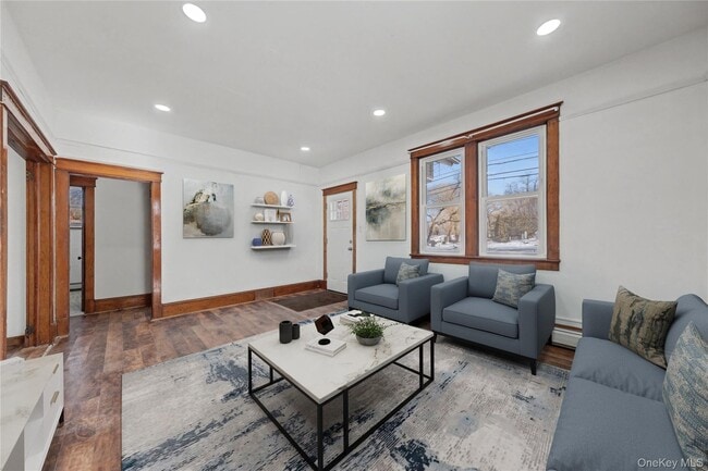 Building Photo - 44 Cedar Ave