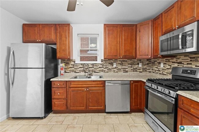 Building Photo - 921 Ridge St