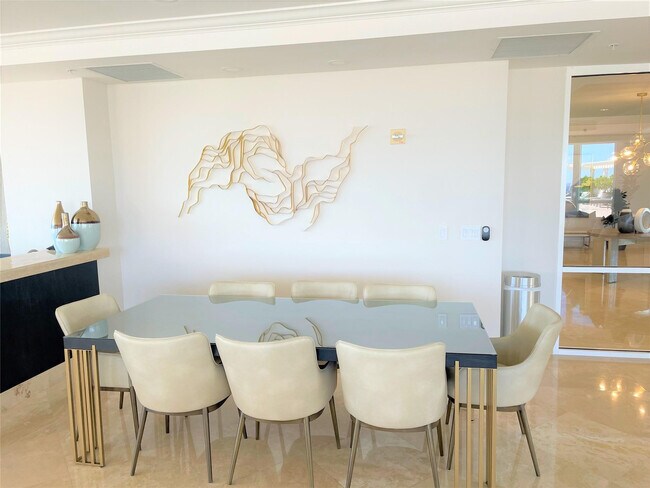 Building Photo - 511 SE 5 Ave