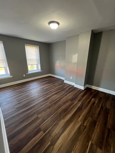 Building Photo - 547 High St