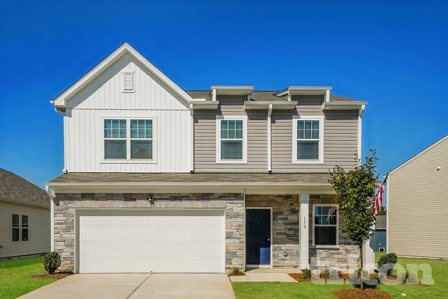 Primary Photo - 152 Gladstone Loop