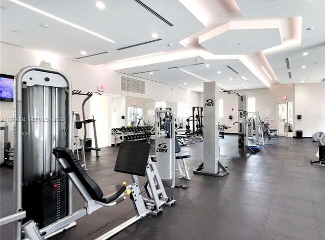 Building Photo - 354 NE 35th Ave