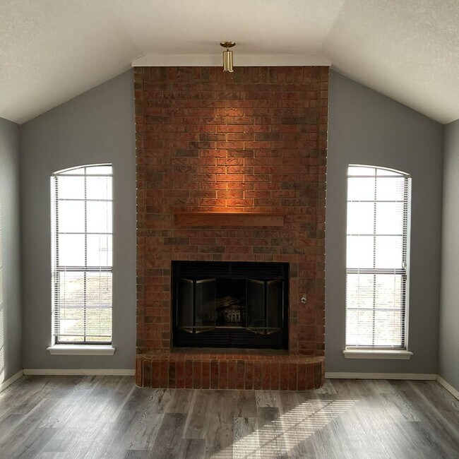 Building Photo - Welcome home!