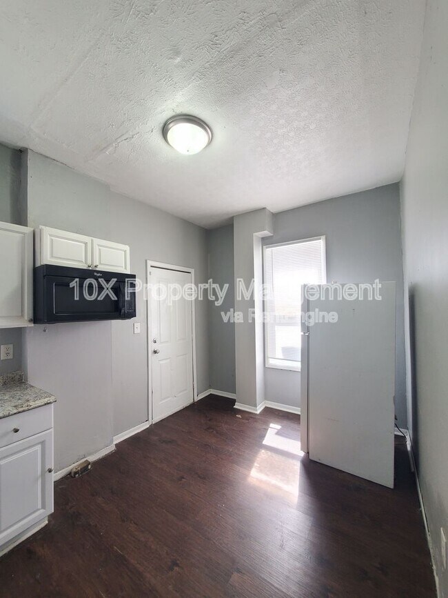 Building Photo - 100 N Harris Ave