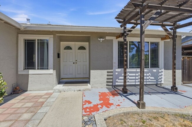 Building Photo - 663 Albion Dr