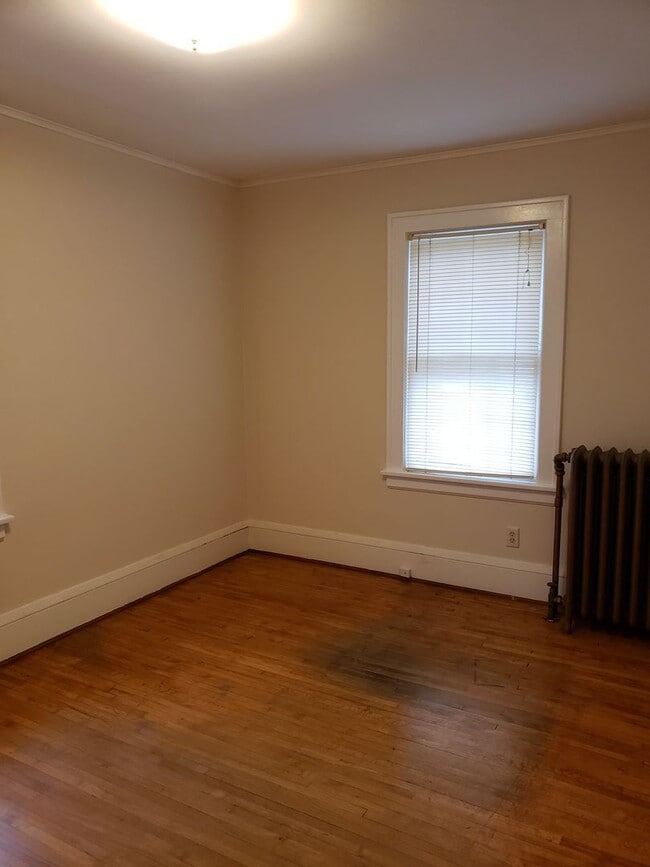 Building Photo - Beautiful 4 bedroom in Mac Groveland area