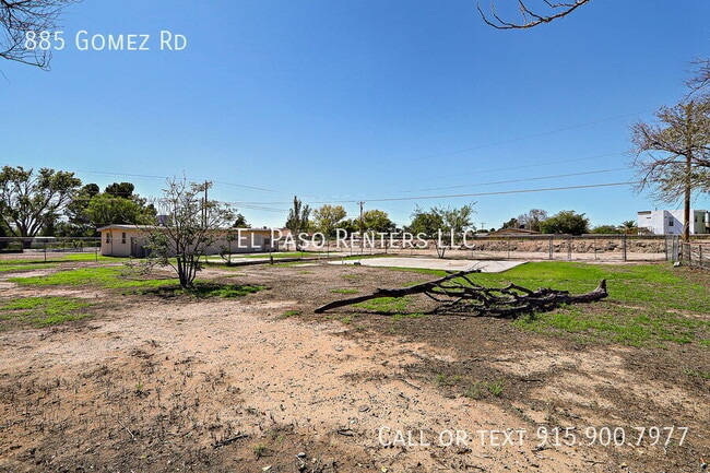 Building Photo - 885 Gomez Rd
