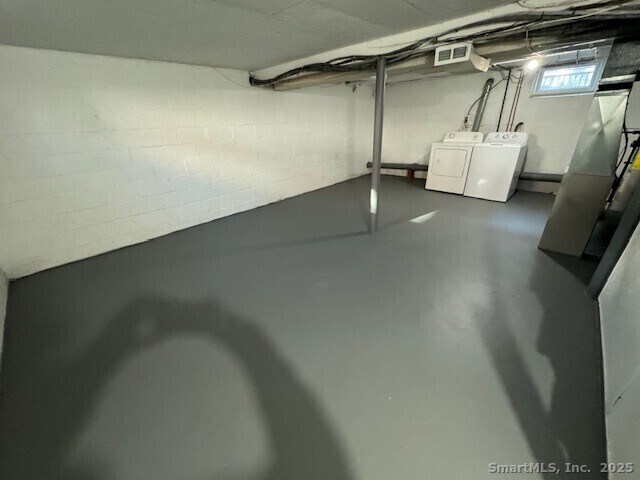 Building Photo - 1160 Whitney Ave