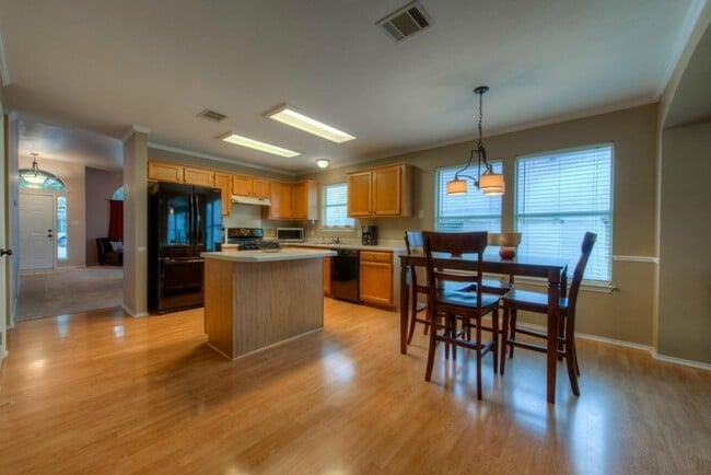 Building Photo - 14616 Montoro Dr