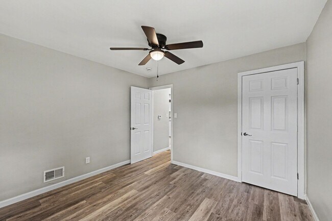 Building Photo - Renovated 3 Bed 2 Bath Home