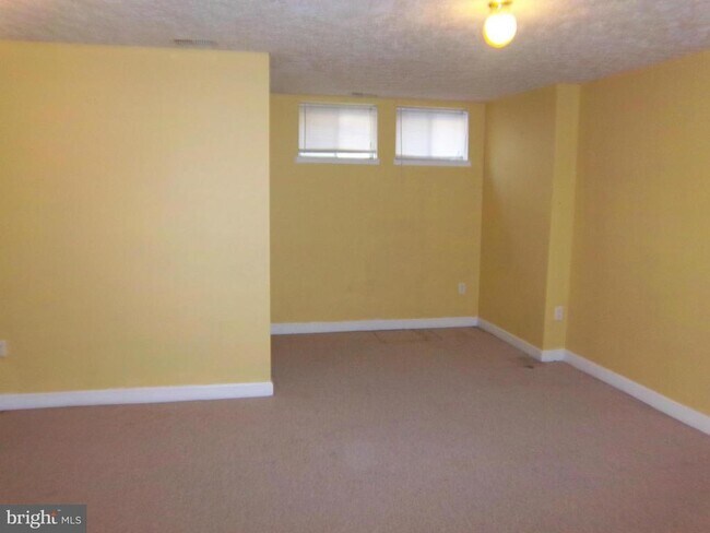 Building Photo - 20320 Cedarhurst Way