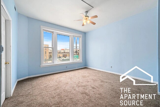 Building Photo - 3424 N Sheffield Ave