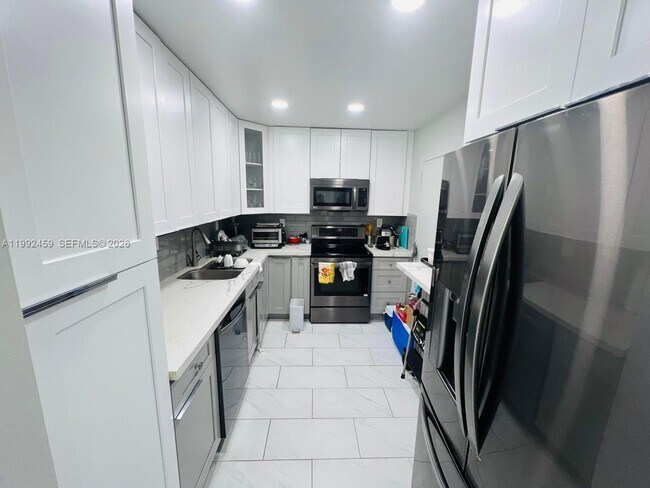 Building Photo - 400 Kings Point Dr