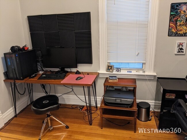 Building Photo - 3642 N Damen Ave