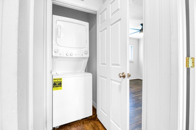 Washer-dryer combo (included) - 3447 Pierce St