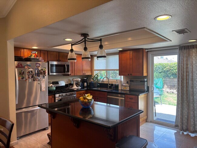 Building Photo - 252 Novina Pl