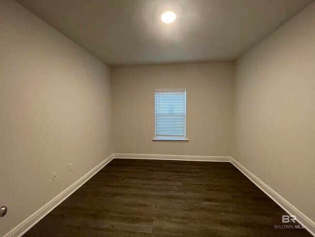 Building Photo - 30837 Semper Dr