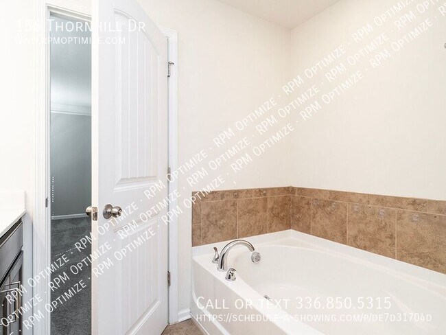 Building Photo - 156 Thornhill Dr