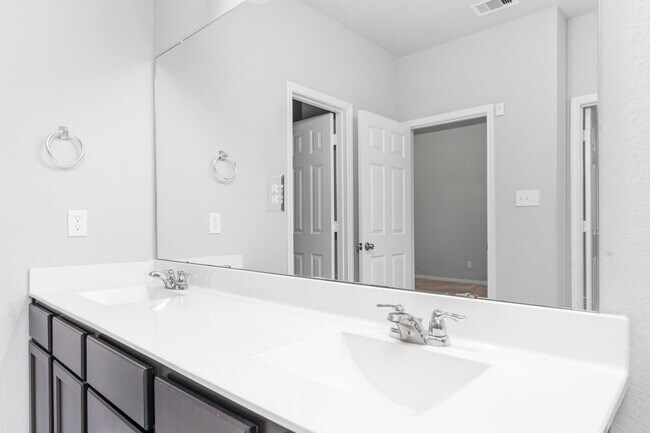 Building Photo - 5406 Rustic Ruby Dr