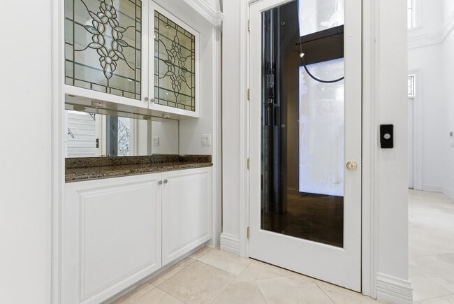 Building Photo - 4407 W Dale Ave