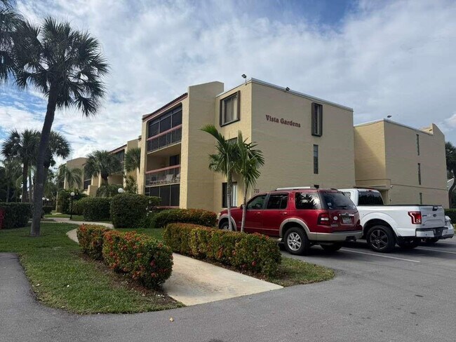 Building Photo - 733 SE 1st Way