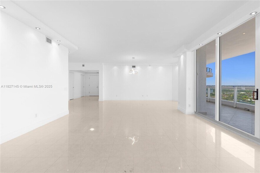Building Photo - 21200 NE 38th Ave