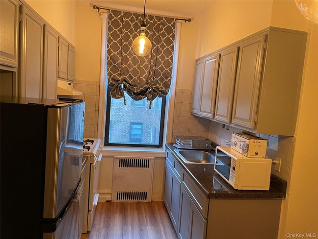 Building Photo - 110-21 73rd Rd