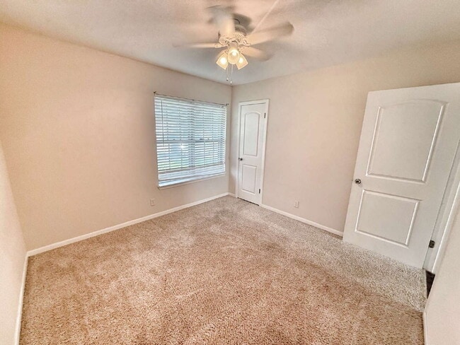 Building Photo - Charming 3-Bedroom Home with Spacious Layo...
