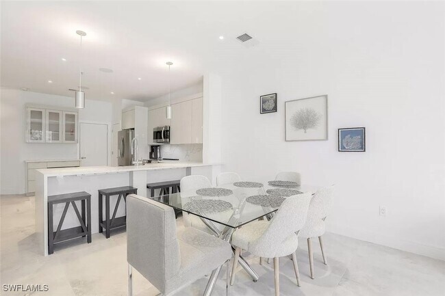 Building Photo - 775 Hampton Cir