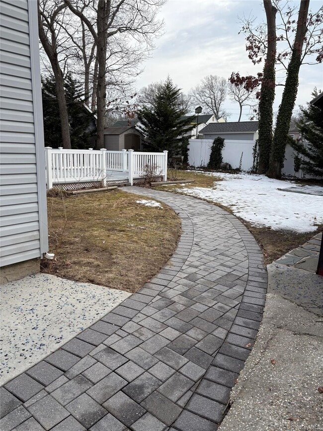 Building Photo - 104 Ohls St