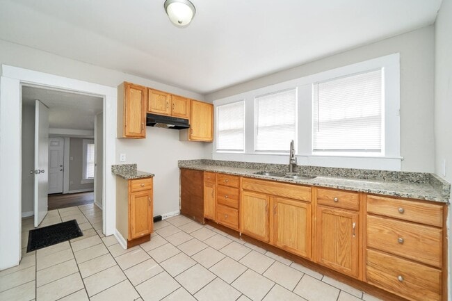 Building Photo - Charming & Fully Renovated Home – Act Fast!