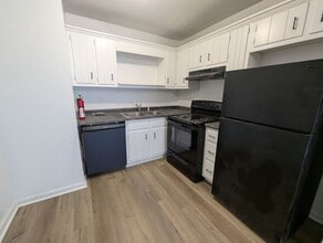 Building Photo - 560/562 Rustwood Dr