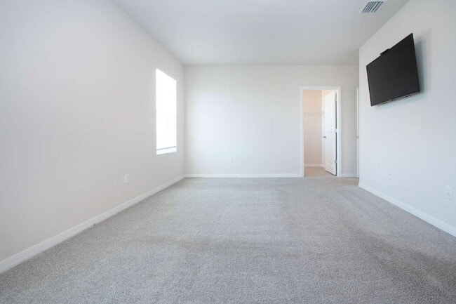 Building Photo - Spacious 5-Bed Retreat with Granite Elegance in Lakewood Ranch