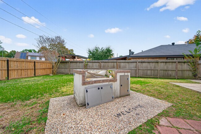 Building Photo - 10706 Lazy Meadows Dr