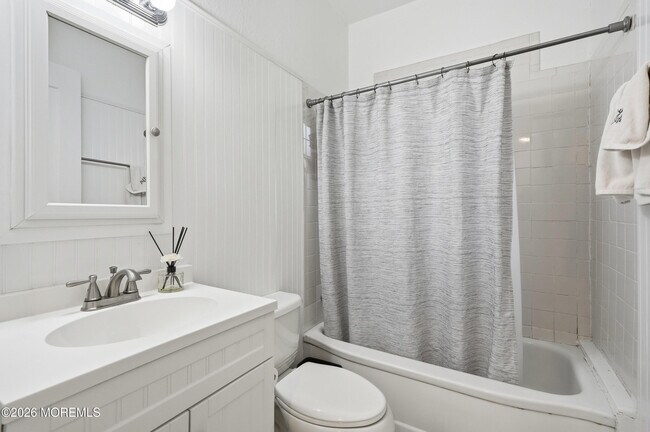 Building Photo - 505 Laurel Ave